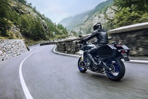 Yamaha-EICMA-2017_0016_MT09TRGT_003