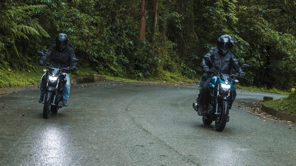 Viaje Semana Santa, Yamaha FZ25